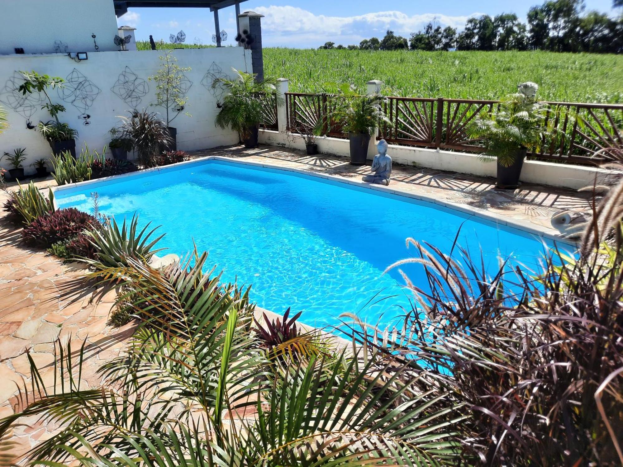 Joli Appartement, Piscine, Jacuzzi Sainte-Suzanne Exteriör bild