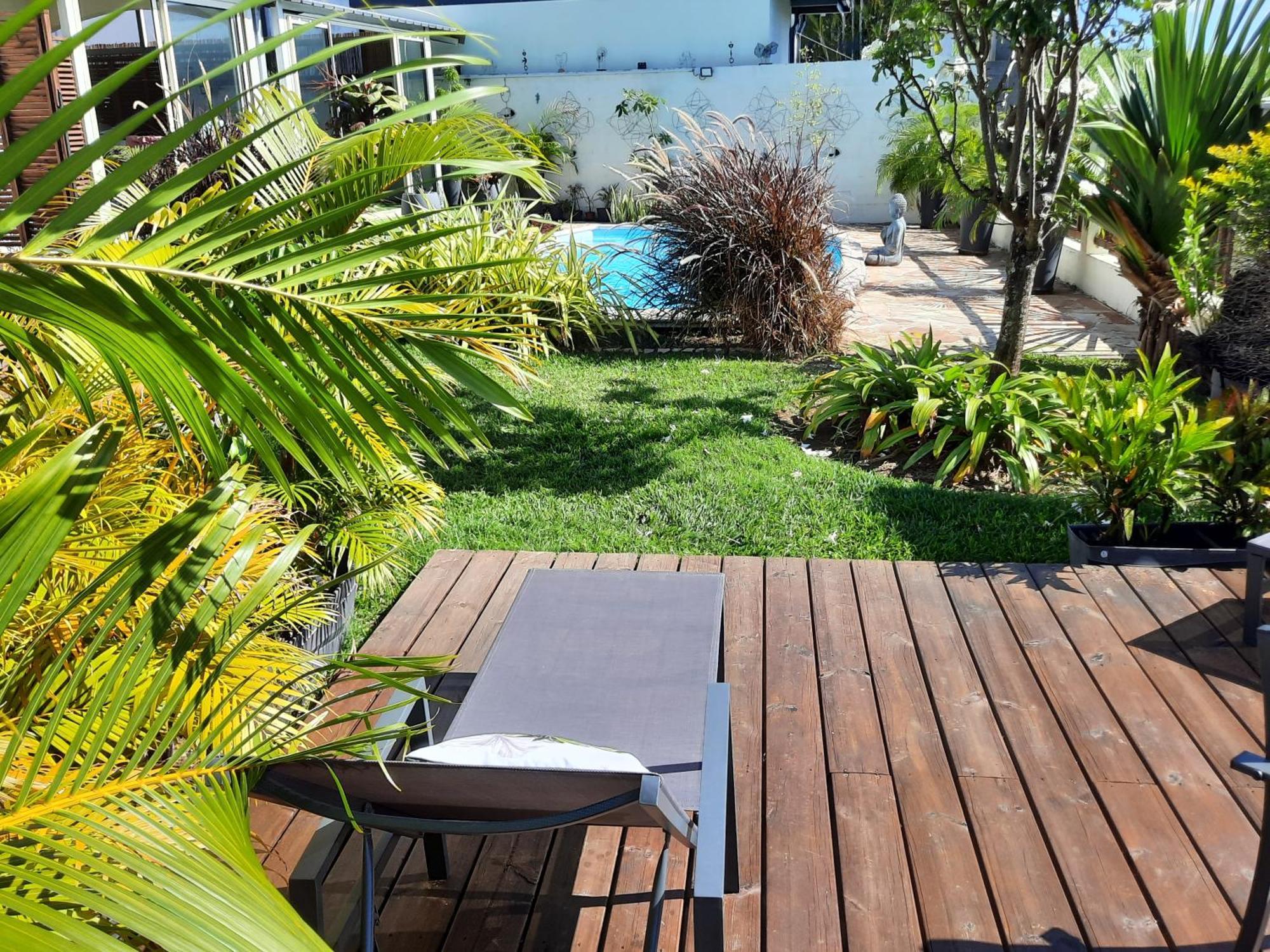 Joli Appartement, Piscine, Jacuzzi Sainte-Suzanne Exteriör bild